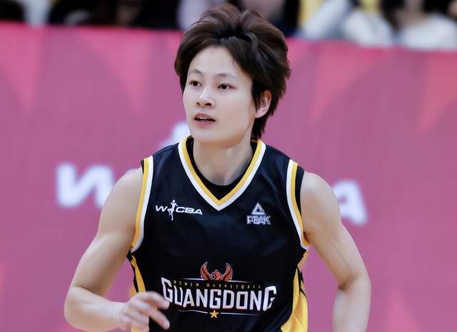 山东女篮终结广东14连胜,张子宇一数据全队最低,最后时刻遭弃用